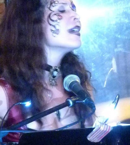 Angela Luna 579005_10151175655319678_1170962795_n