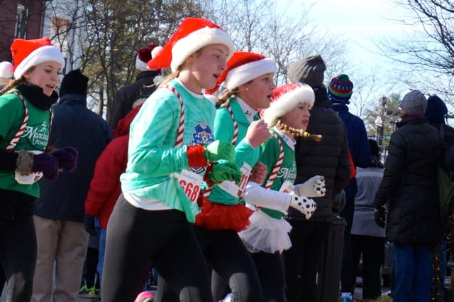 Annual Blue Back Mitten Run, West Hartford, Dec. 7, 2014. Photo credit: Ronni Newton
