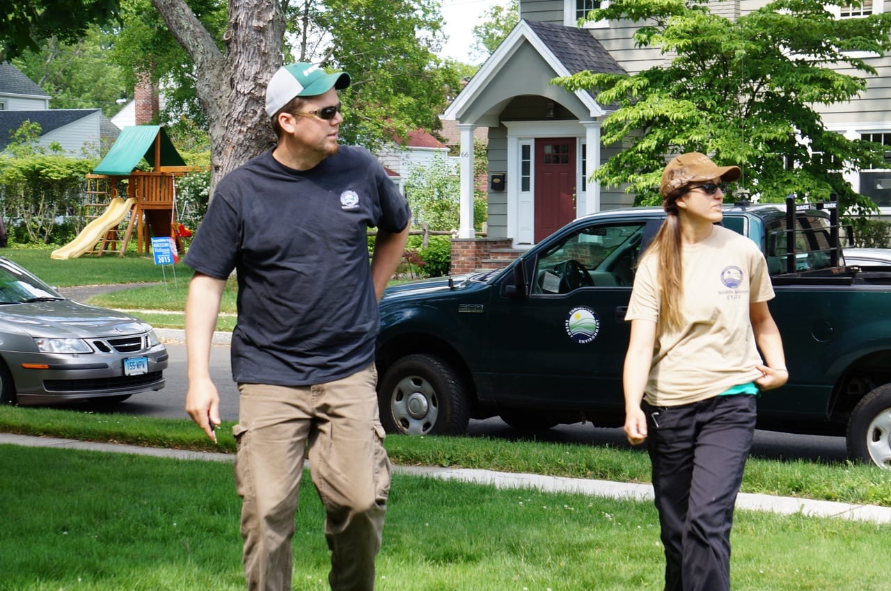 DEEP biologists Jason Hawley (left) and Melissa Ruszczyk arrive at 67 Newport Ave. in West Hartford. Photo credit: Ronni Newton