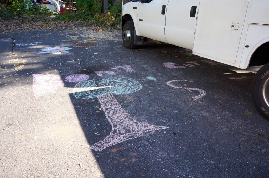 Neighborhood children drew messages in chalk on Linbrook Road, asking construction crews not to cut down the trees. Photo credit: Ronni Newton