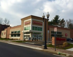 The new Walgreens store at 674 Farmington Ave. opened Nov. 20, 2015. Photo credit: Ronni Newton