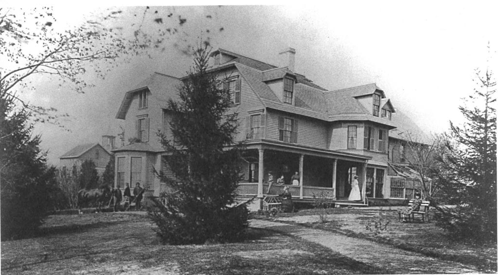 Photographs of the Beach Mansion, ca. 1900. (Collection of the Noah Webster House & West Hartford Historical Society) and the house today.
