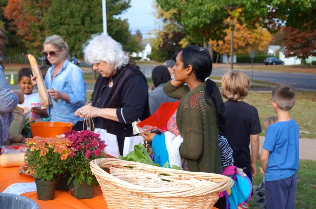 A fall farmers market was held at Webster Hill Elementary School on Oct. 20, 2016. Photo credit: Ronni Newton