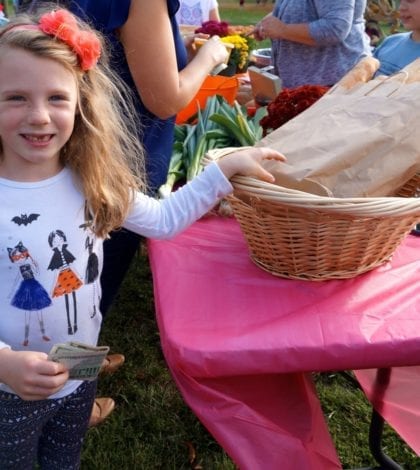 keever-selecting-bread