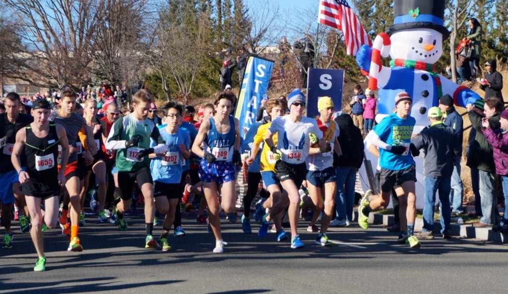 And they're off ... HMF Blue Back Mitten Run, West Hartford, Dec. 4, 2016. Photo credit: Ronni Newton