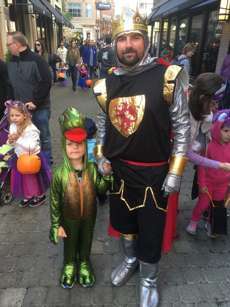 Images Annual Moms & More Club of West Hartford Halloween Stroll We