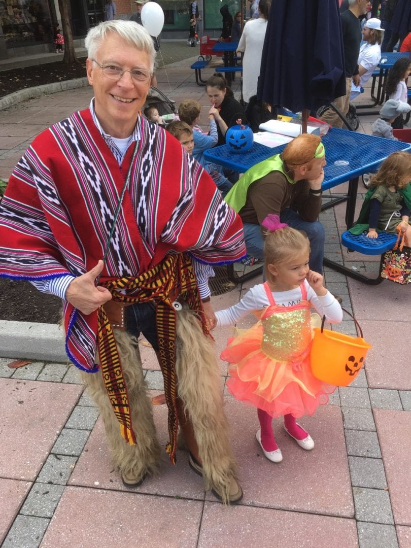 Images Annual Moms & More Club of West Hartford Halloween Stroll We