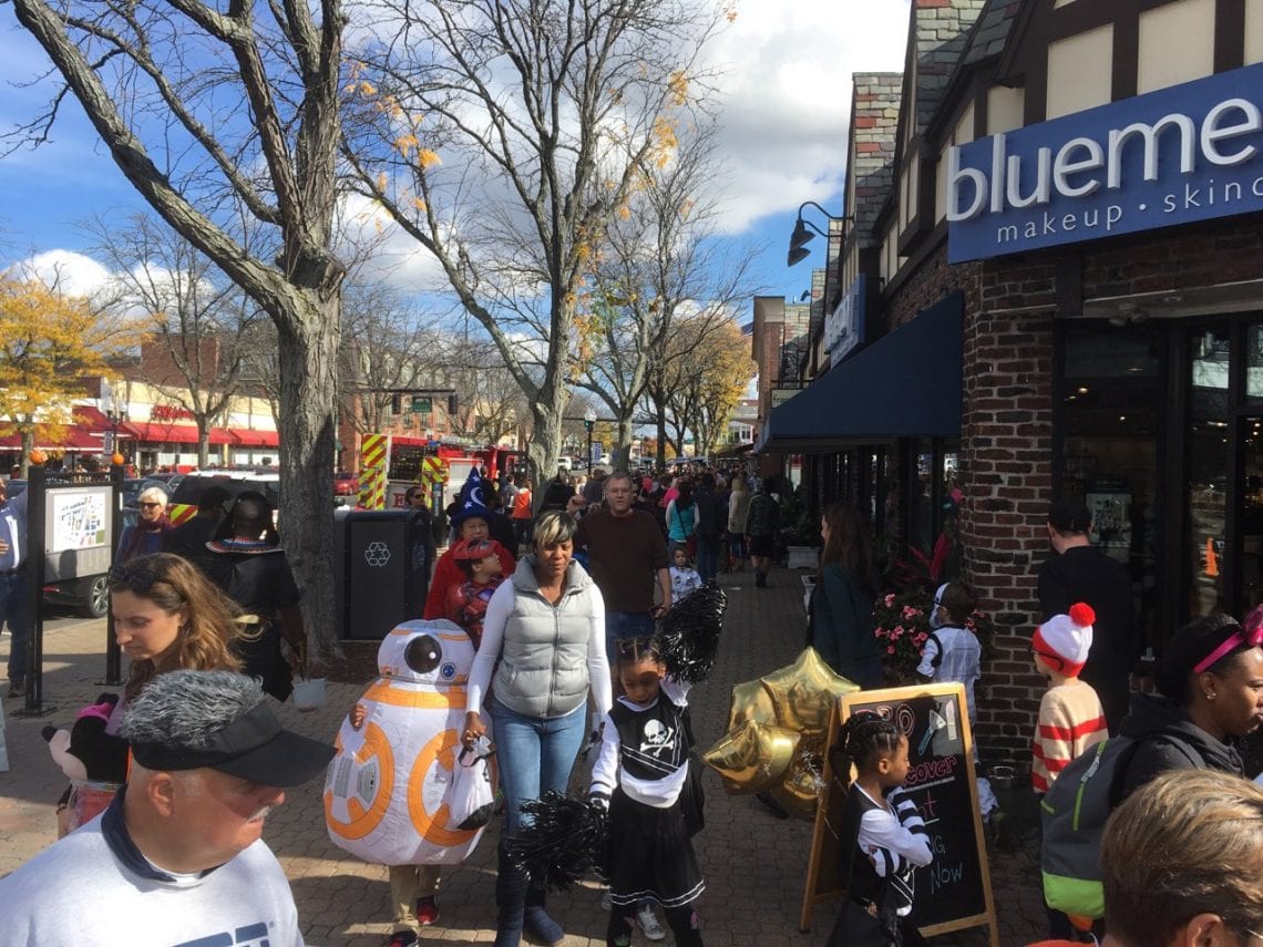 Images Annual Moms & More Club of West Hartford Halloween Stroll We