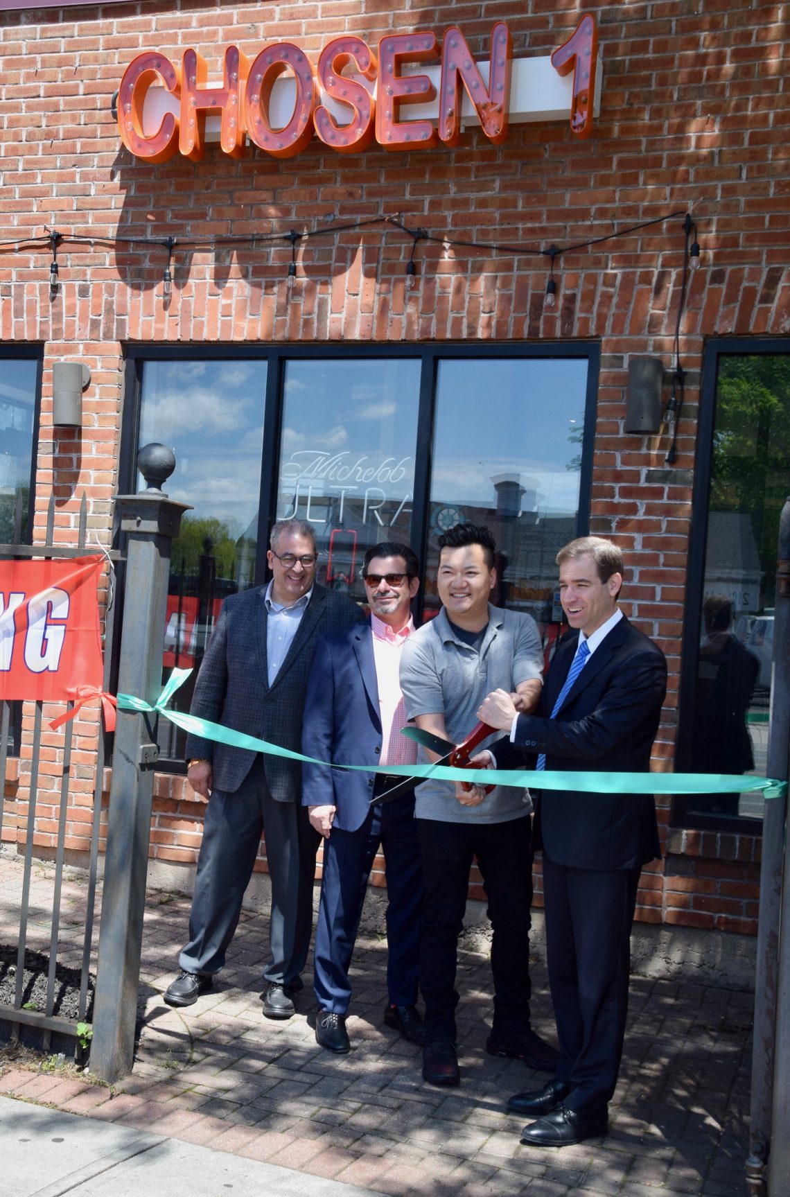 Chosen 1 Cajun Seafood and G's Steaks & Grinders Open on Hartford/West