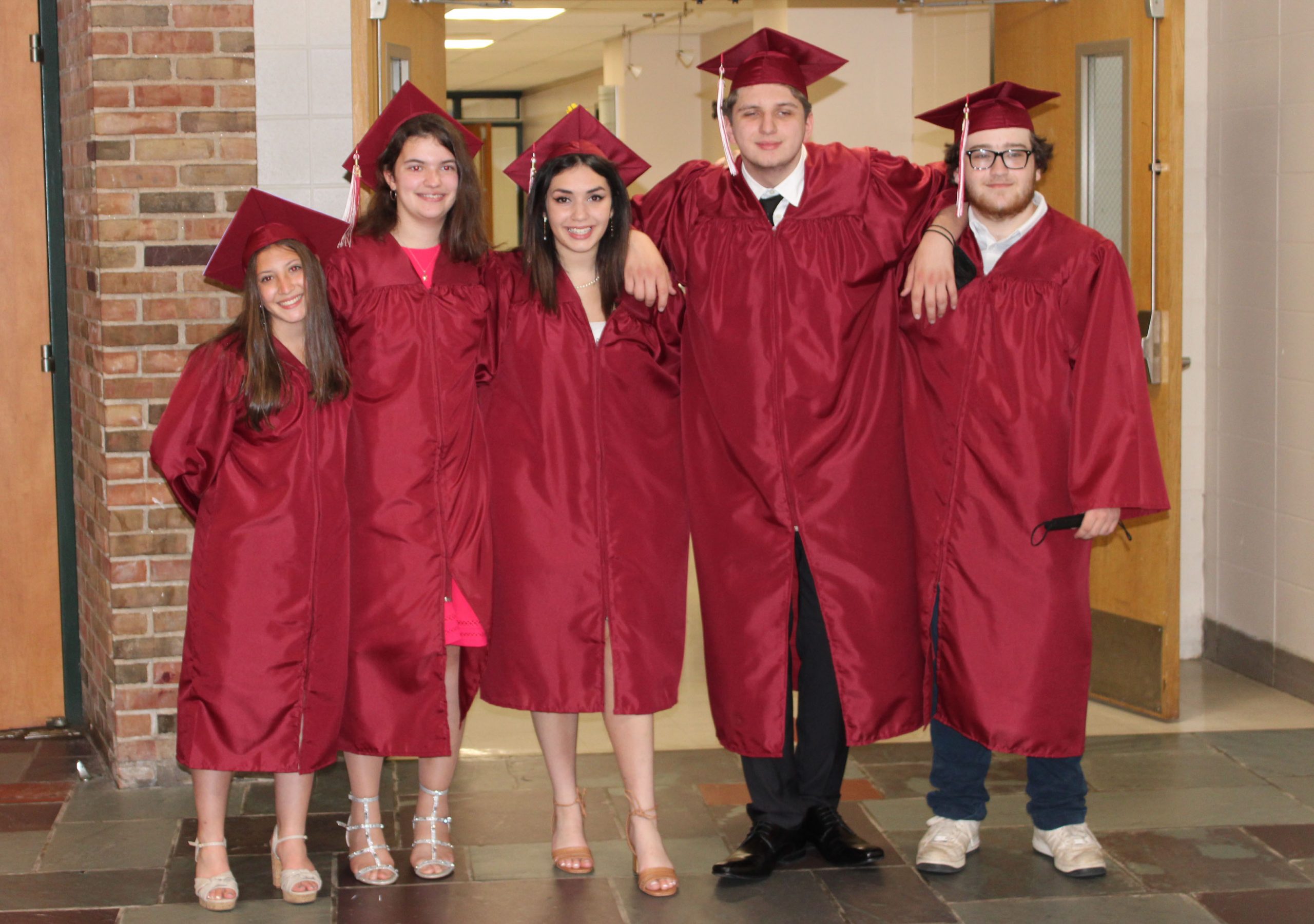 Grads posing inside_1667