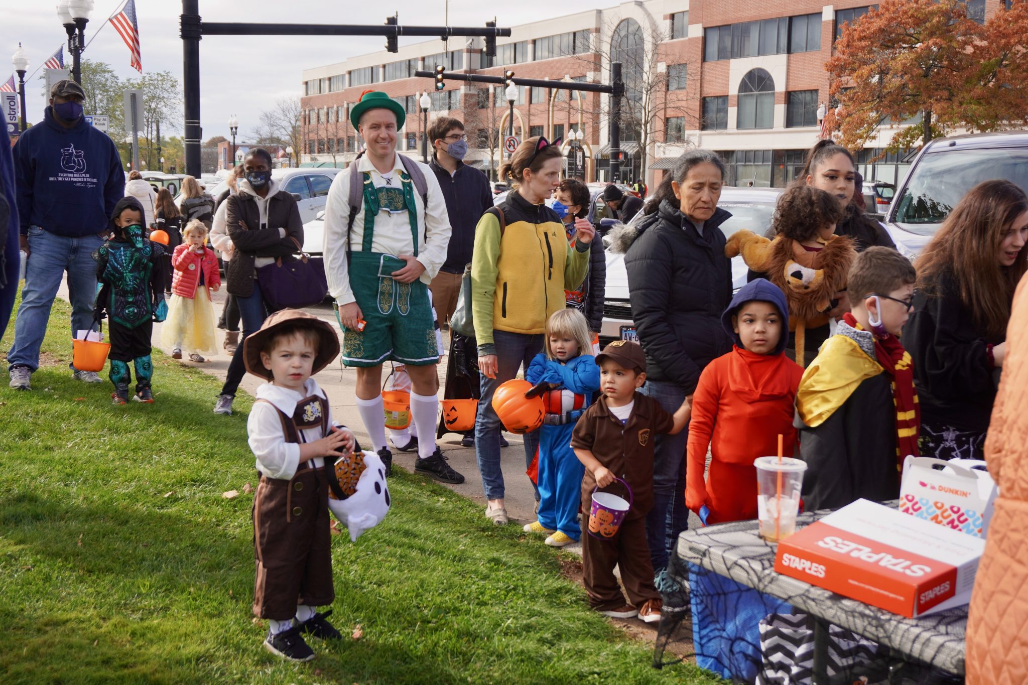 Thousands of Costumed Kids Enjoy West Hartford Halloween Stroll WeHa