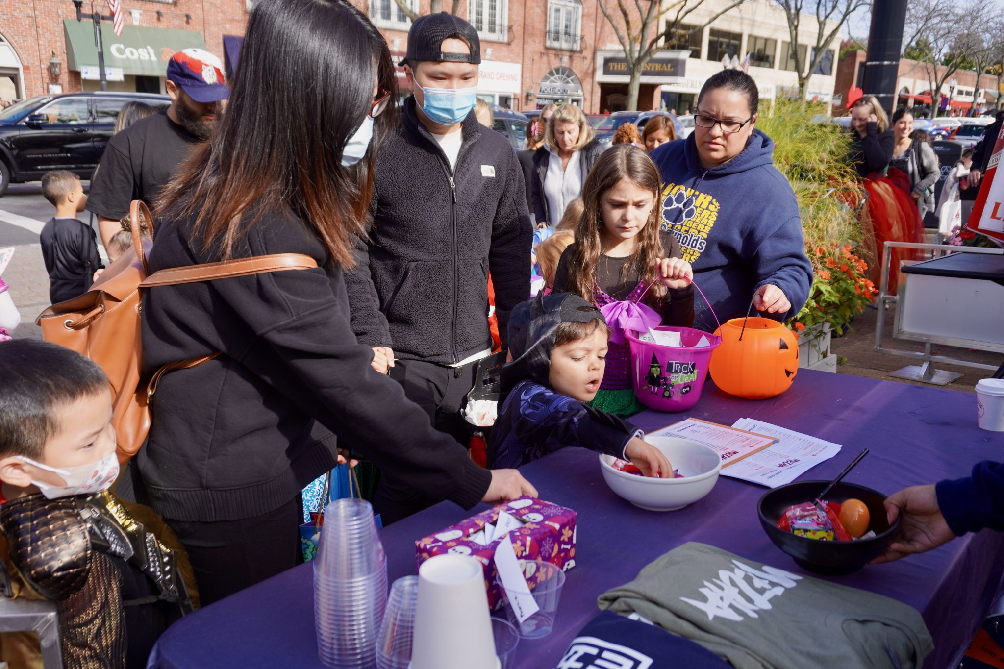 Thousands of Costumed Kids Enjoy West Hartford Halloween Stroll WeHa