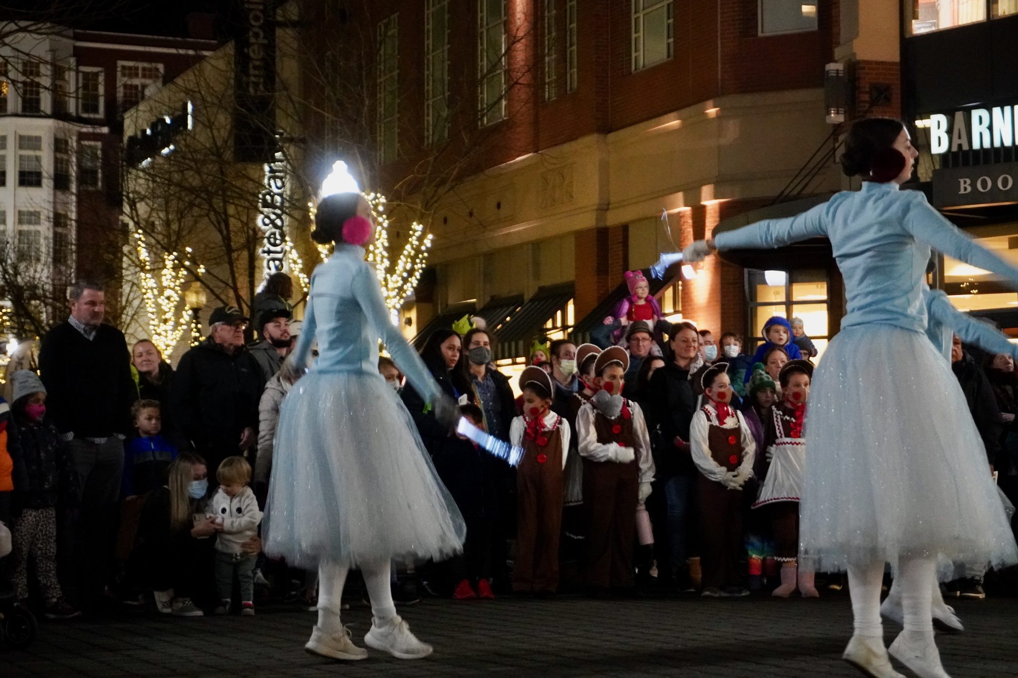 Festive West Hartford Holiday Stroll the Season WeHa West