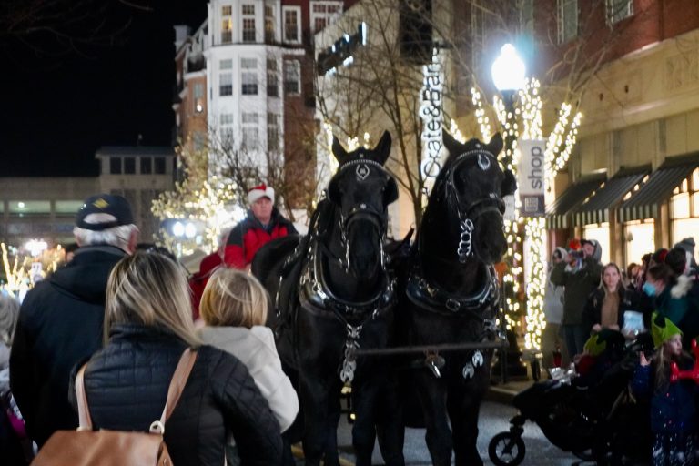 Festive West Hartford Holiday Stroll the Season WeHa West