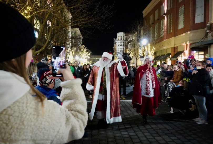 Festive West Hartford Holiday Stroll the Season WeHa West