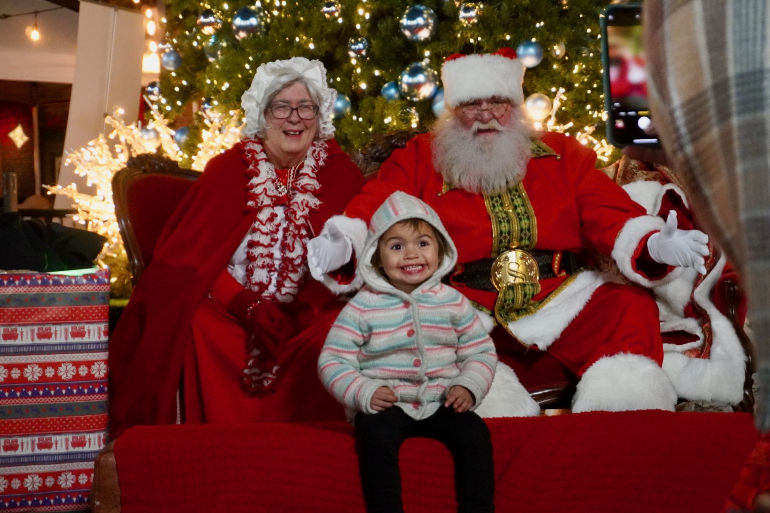 Festive West Hartford Holiday Stroll the Season WeHa West