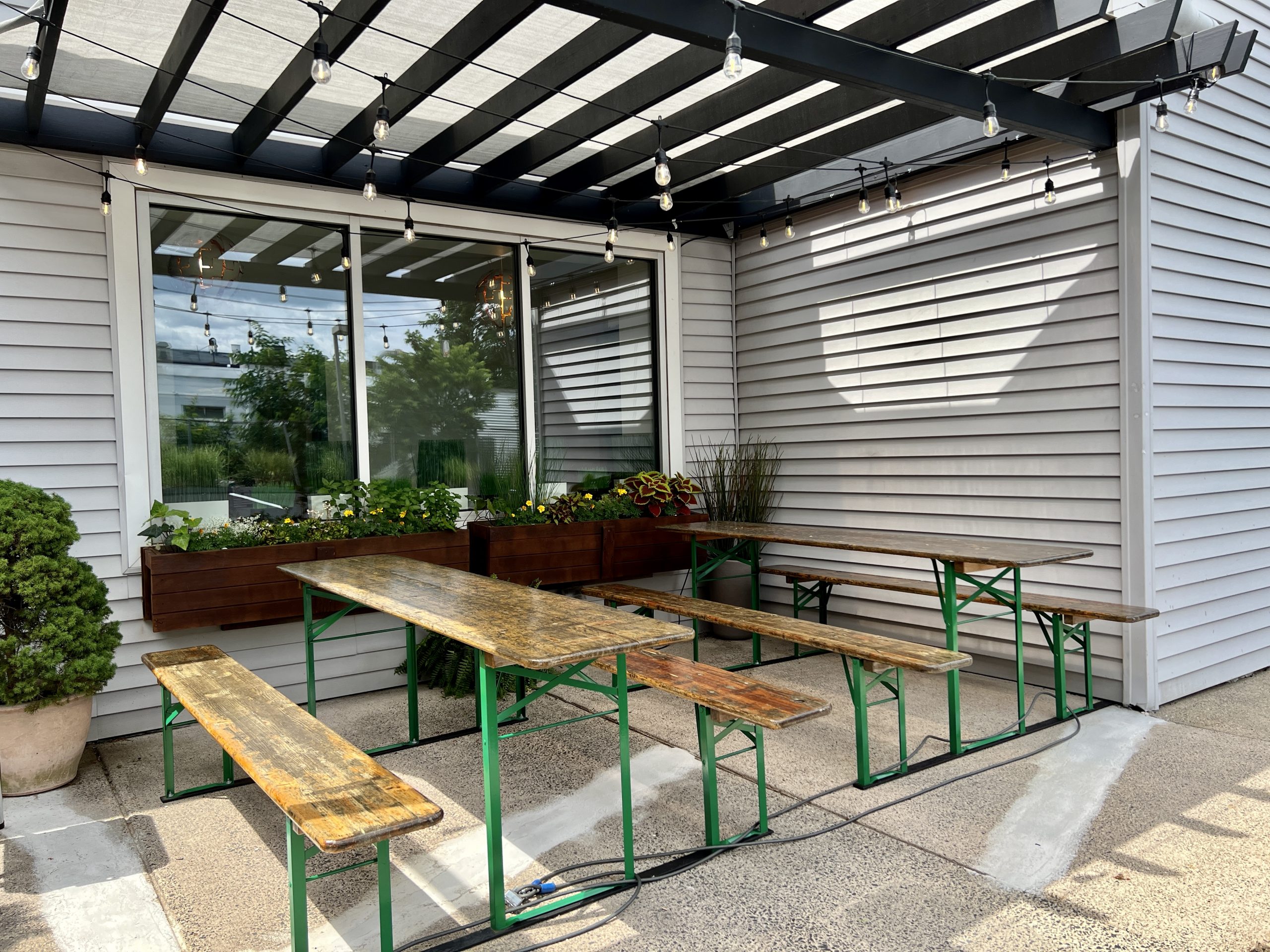 gmonkey side patio WeHa West Hartford News