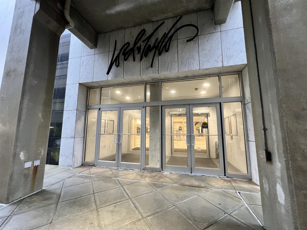 Lord & Taylor Closing Westfarms Store - We-Ha