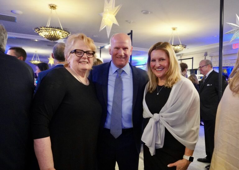 西哈特福德Bridge家庭中心举办年度儿童慈善舞会